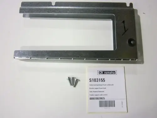 Stück Metallrahmen von Remeha mit Öffnung und Montagebohrungen. Dazu drei Schrauben und eine Produktkarte mit Artikelnummer.